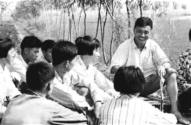 华西村“最美书记”吴仁宝葬礼,带领全村致富,上万群众含泪送别
