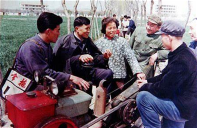 华西村“最美书记”吴仁宝葬礼,带领全村致富,上万群众含泪送别